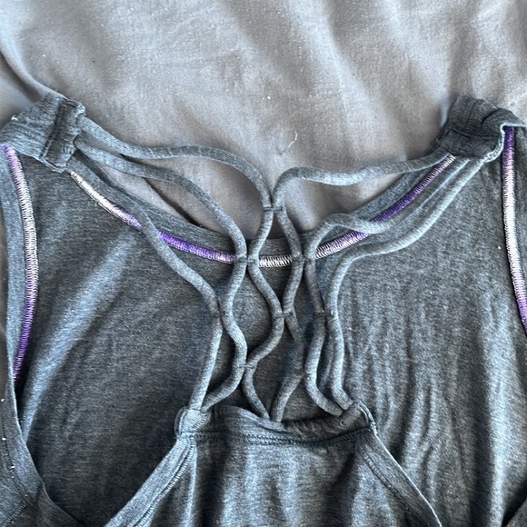 Tank workout shirt - Picture 3 of 4